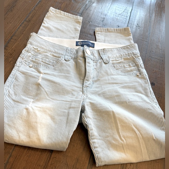 Democracy “Ab” Solution blue and white pinstripe pants. Size 4P. Excellent cond. - Picture 1 of 3